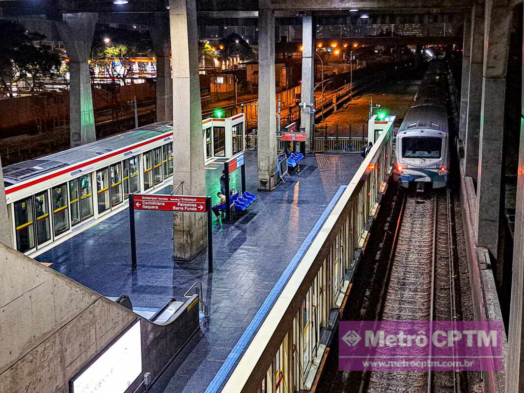 Portas de plataforma na estação Belém (Jean Carlos)