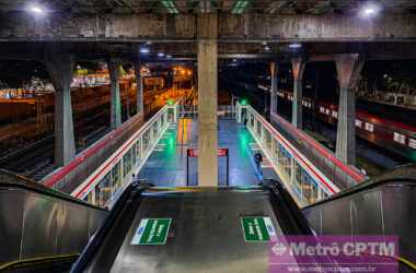 Conjunto de portas de plataforma da estação Belém (Jean Carlos)