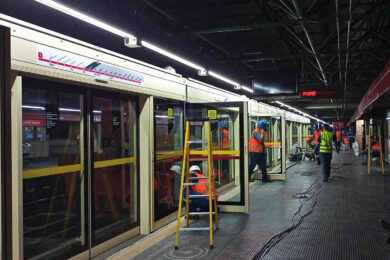 Estação Dom Pedro, da Linha 3-Vermelha, recebe primeiras portas de plataforma