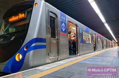 Trem do Metrô que opera na Linha 3-Vermelha