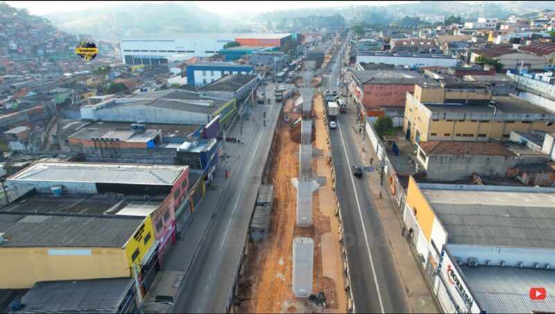 Pilares ao longo da Avenida Ragueb Chohfi (iTechdrones)