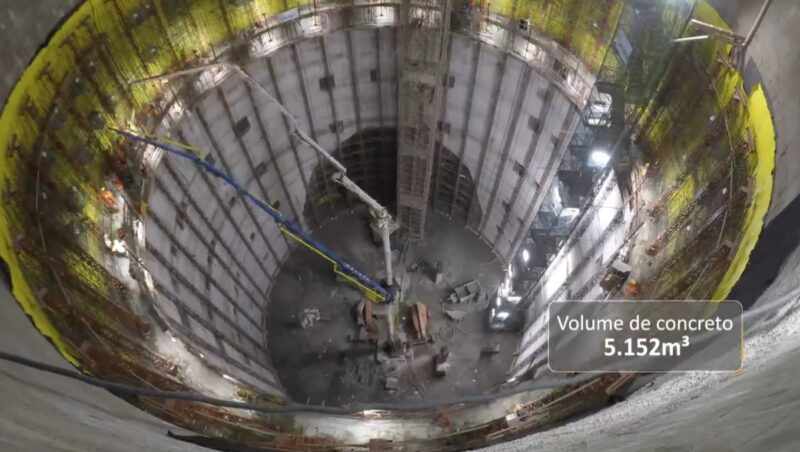 Revestimento secundário sendo construído na estação Bela Vista (Linha Uni)