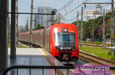 Trem da Série 8500 chegando na estação Barra Funda (Jean Carlos)