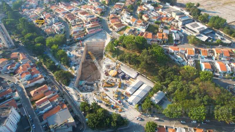 Tuneladora em montagem no complexo rapadura (iTechdrones)