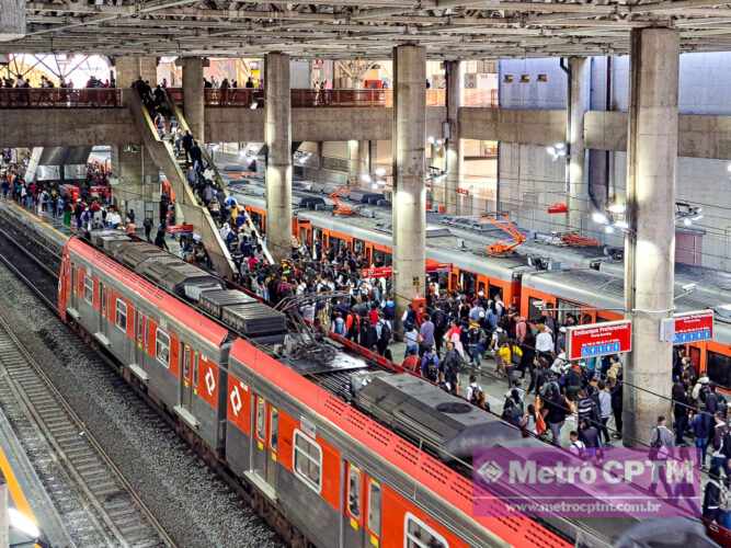 Grande número de passageiros podem utilizar o comercio dentro das estações (Jean Carlos)