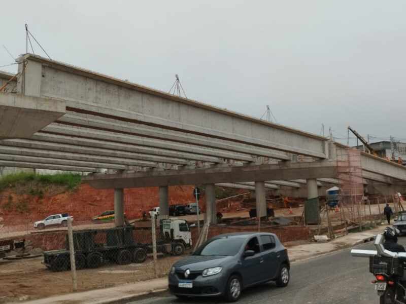 Lançamentos de vigas foram concluido no viaduto proximo a estação Varginha (Pedro Moro)