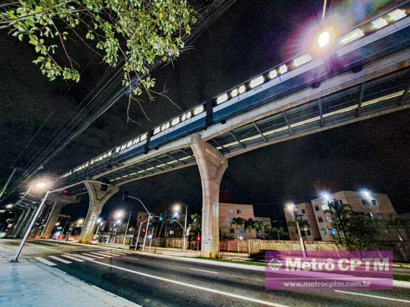 Composição manobrando após a estação Jardim Colonial (Jean Carlos)