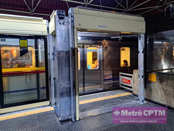 Portas de Plataforma da estação Carrão (Jean Carlos)