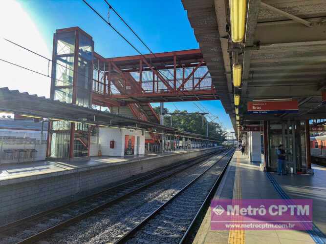 Passarela da estação possuí 34 metros de comprimento (Jean Carlos)