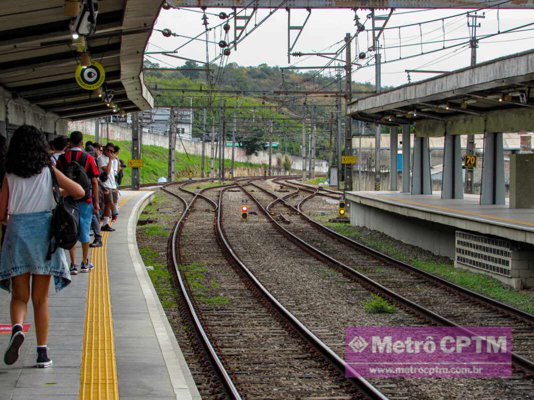 Embarque do serviço Expresso na estação Barueri (Jean Carlos)