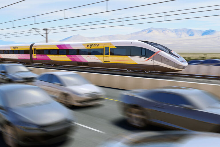 O trem de alta velocidade do serviço Brightline West será implantado dentro de uma rodovia dos EUA
