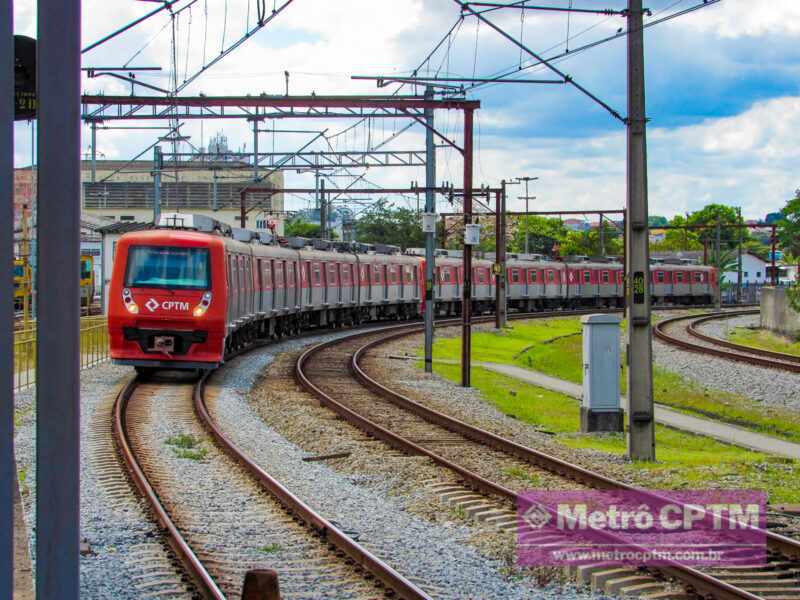 Composição da Série 2070 na estação Calmon Viana (Jean Carlos)