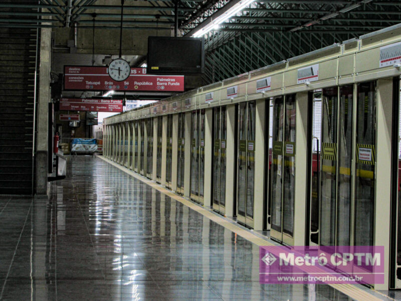 Plataforma sentido Palmeiras-Barra Funda da estação Guilhermina-Esperança (Jean Carlos)