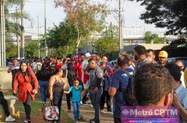 Fila para o sistema PAESE na Linha 9-Esmeralda (Jean Carlos)