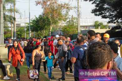 Fila para o sistema PAESE na Linha 9-Esmeralda (Jean Carlos)