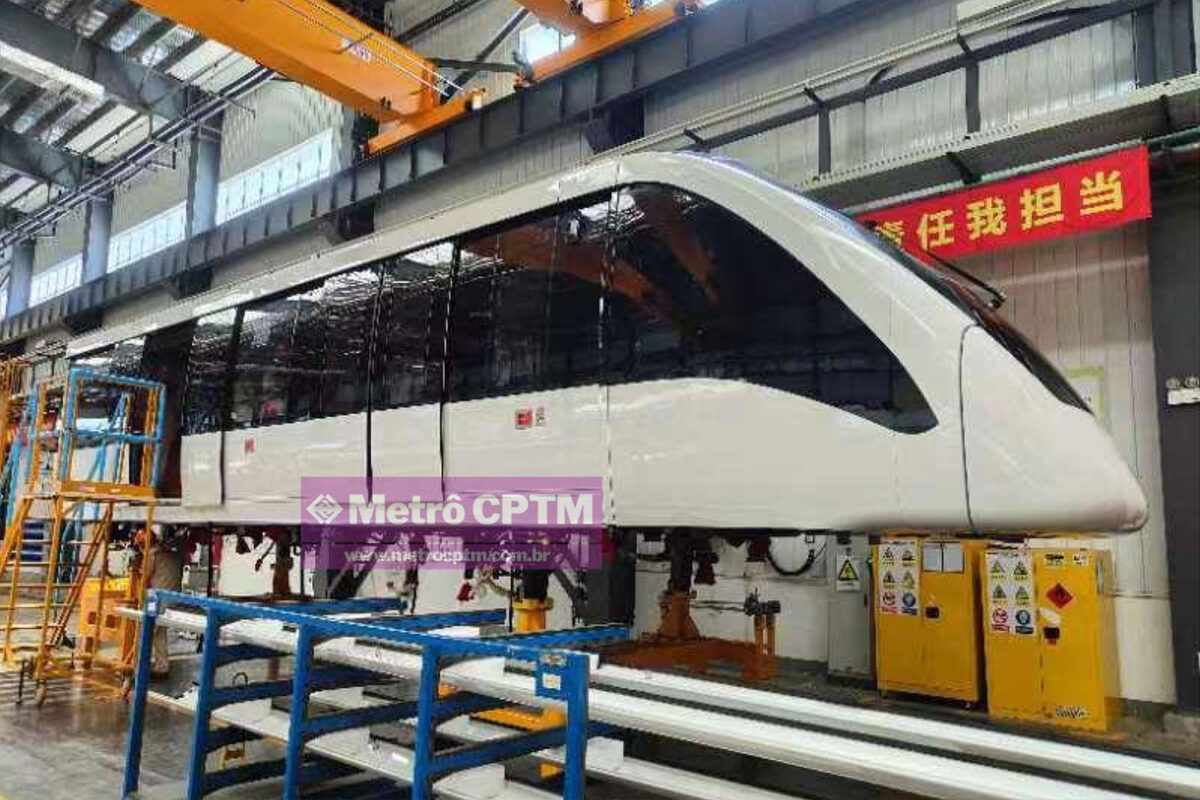 Trem Innovia 300 em fabricação na China 