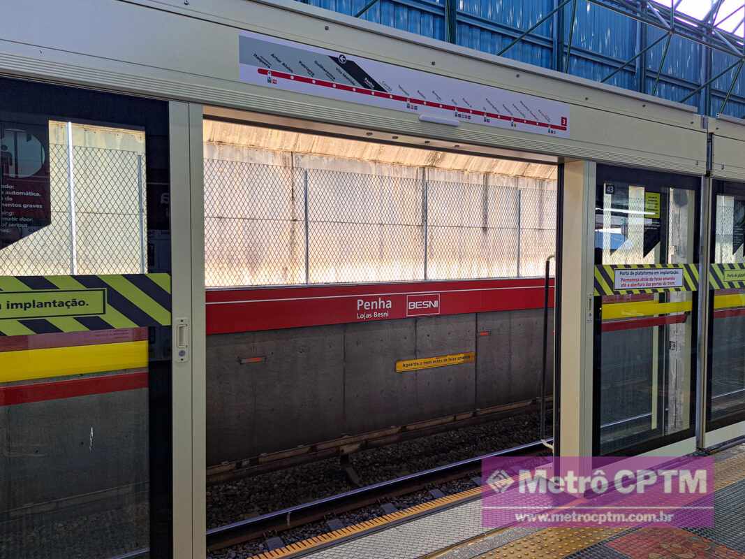 Portas de plataforma instaladas na estação Penha (Jean Carlos)