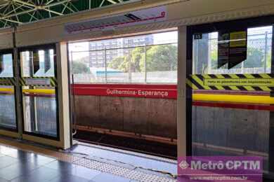 Portas de plataforma da estação Guilhermina-Esperança (Jean Carlos)