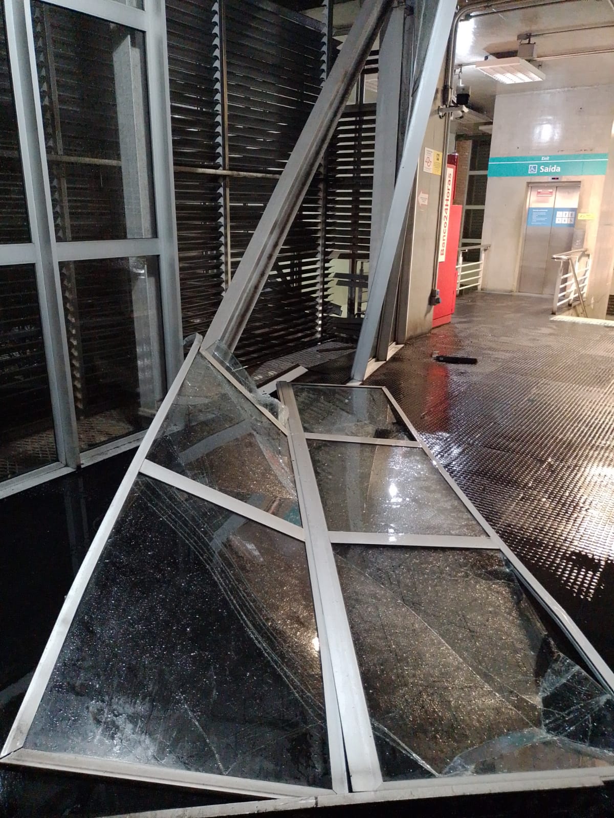 Estação Jurubatuba danificada após tempestade (ViaMobilidade)