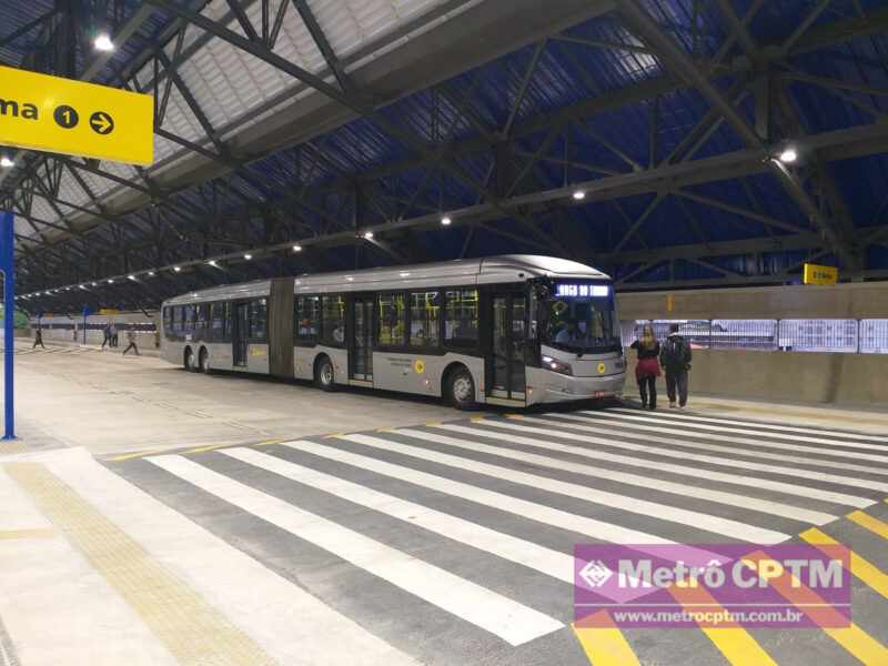 Ônibus da ViaQuatro que opera pra Taboão da Serra (Jean Carlos)