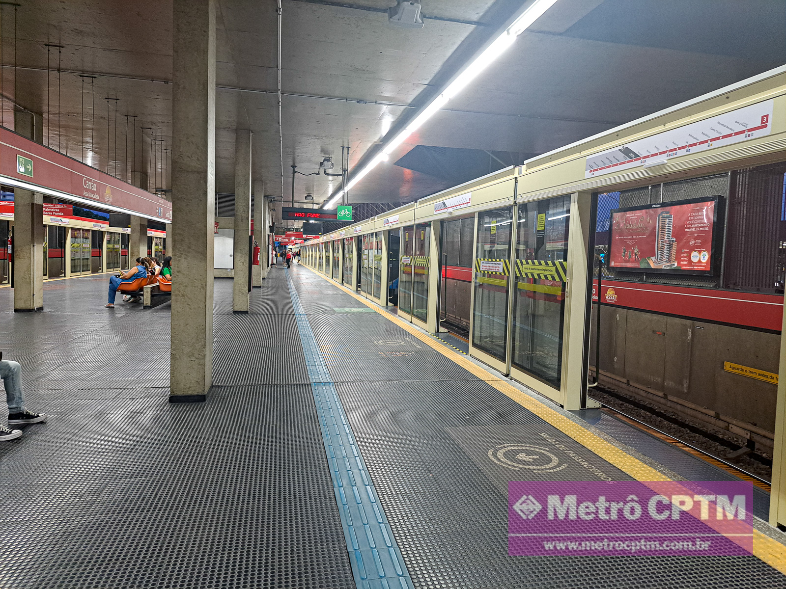 Portas de plataforma da estação Carrão sentido Corinthians-Itaquera (Jean Carlos)