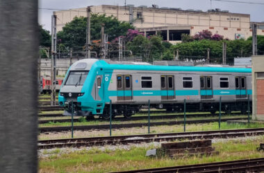 Decimo novo trem no pátio Presidente Altino (Diego Metroferroviário)