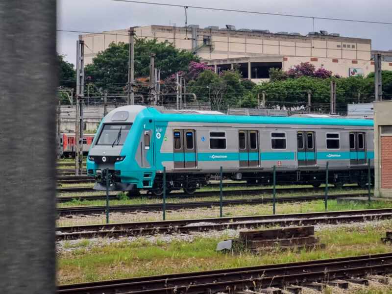 Decimo novo trem no pátio Presidente Altino (Diego Metroferroviário)