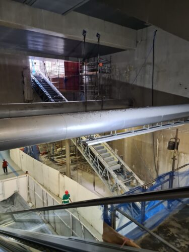 Escadas rolantes na estação Vila Prudente (Lucas Sousa)