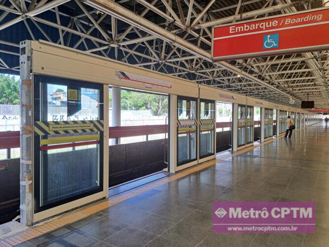Portas de plataforma na estação Patriarca da Linha 3-Vermelha (Jean Carlos)