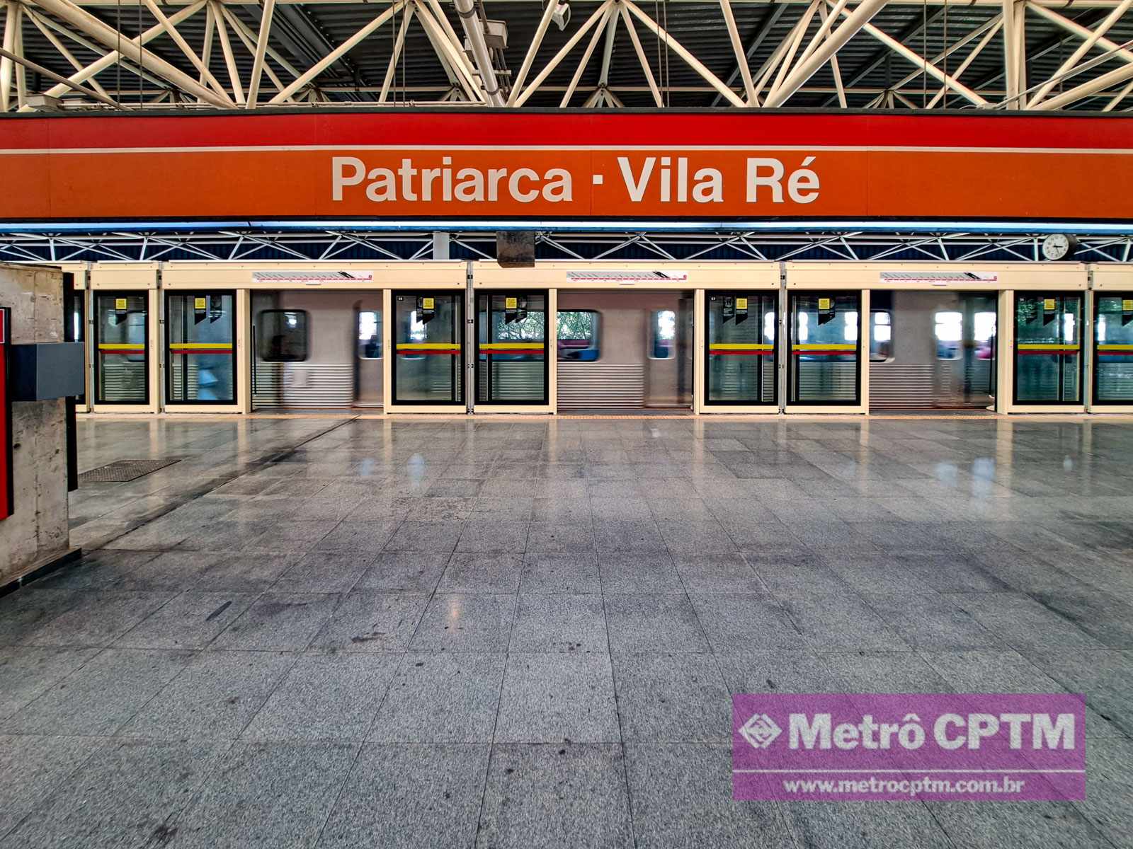 Portas de plataforma implantadas na estação Patriarca (Jean Carlos)