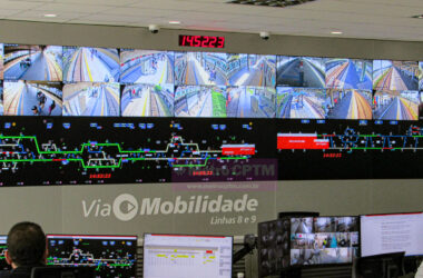 Telas de monitoramento da ViaMobilidade no CCO de Altino