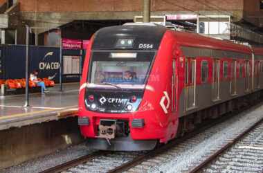 Trem do Serviço 710 na estação Palmeiras-Barra Funda