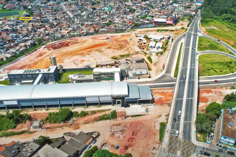 Estação Varginha: na parte inferior, o acesso oeste, que começou a ser construído