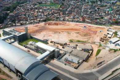 O futuro terminal de ônibus ao fundo