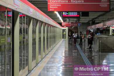 Portas de plataforma em Patriarca (Jean Carlos)