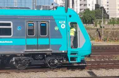 21º novo trem da Série 8900 em Presidente Altino (Diego Metroferroviário)