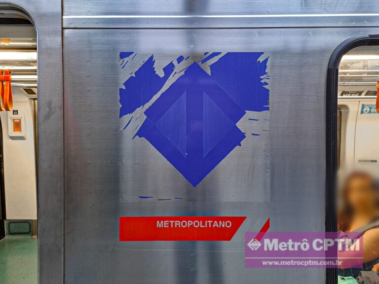 Logo do Metrô completamente desgastada (Jean Carlos)
