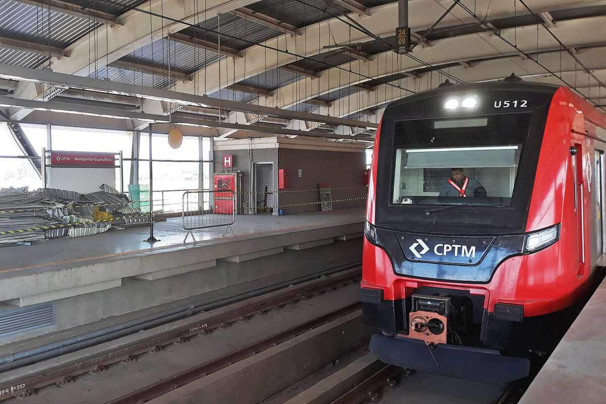 Trem da Linha 13: estação está apenas uma plataforma operacional 