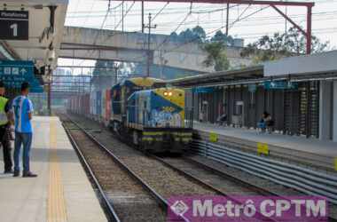 Trem da MRS passando pela Estação Capuava (Jean Carlos)
