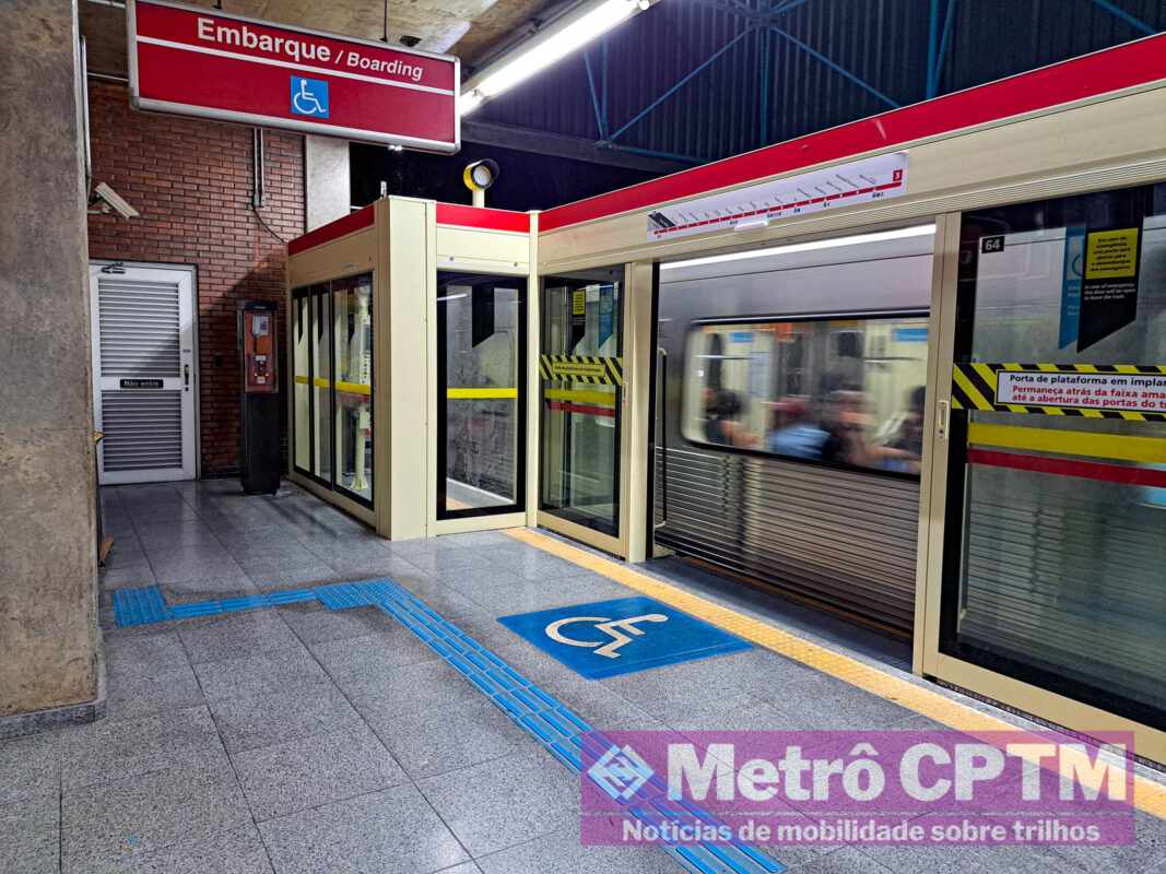 Portas de plataforma da Estação Artur Alvim (Jean Carlos)