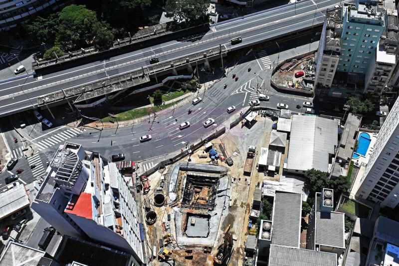 Canteiro da futura estação "14-Bis Saracura"