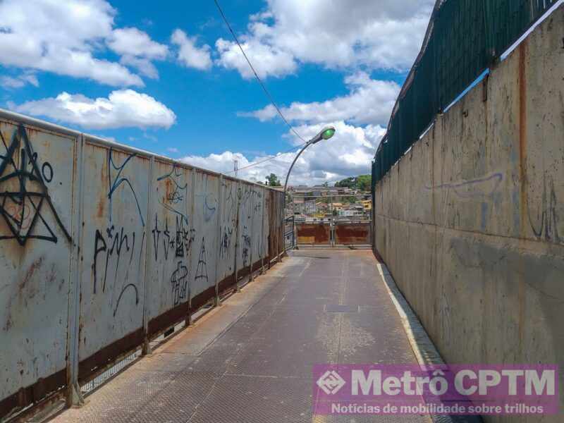 Antiga passarela da estação Eng. Manoel Feio (Jean Carlos)