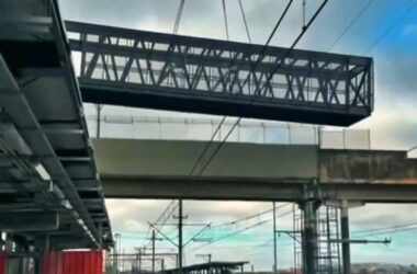 Passarela nova da Estação Engenheiro Manoel Feio (Pedro Moro)