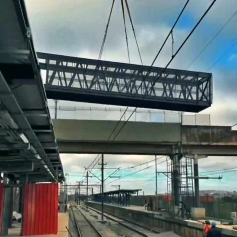 Passarela nova da Estação Engenheiro Manoel Feio (Pedro Moro)
