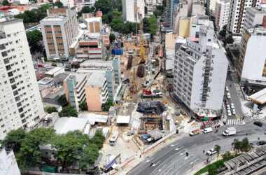 Canteiro de obras da estação 14 Bis-Saracura: bairro pode ficar sem Linha 6 (Linha Uni)