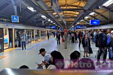 Trens operando nas duas plataformas da Estação Vila Prudente (Jean Carlos)