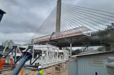 Montagem da passarela da Estação Santo Amaro (Redes Sociais)