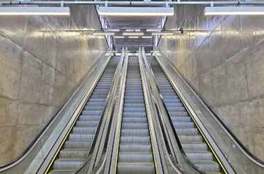 Novo conjunto de escadas rolantes da estação Vila Prudente