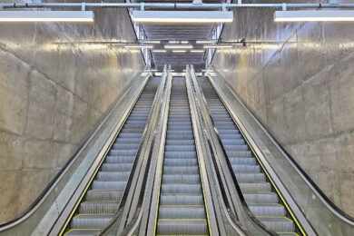 Novo conjunto de escadas rolantes da estação Vila Prudente