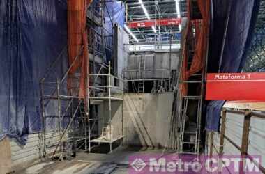 Escadas demolidas na Estação Penha (Jean Carlos)